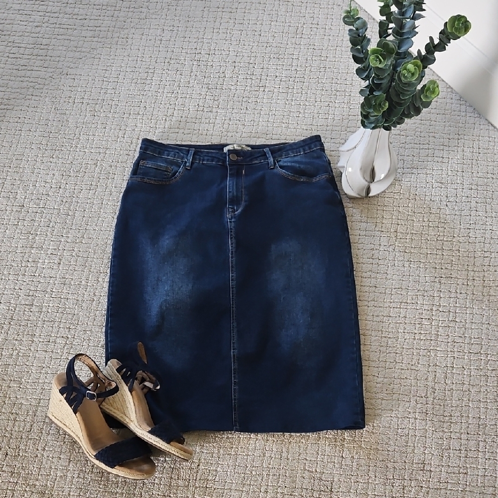 Blue Knee-Length Denim Skirt